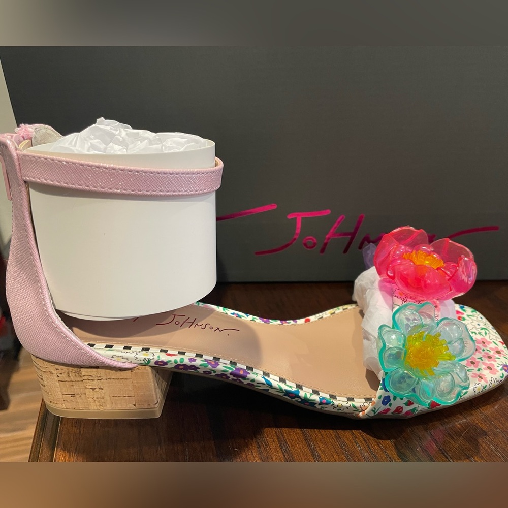 Nwb betsey johnson Oaklee sandals